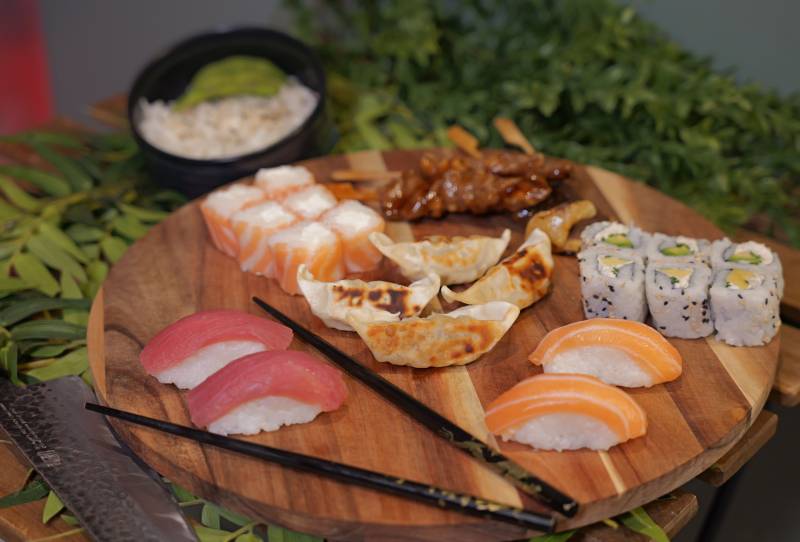 Box pour deux (accompagné d'une salade de choux , edamamé)